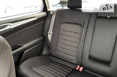 Седан Ford Fusion 2016 в 