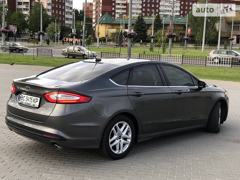 Седан Ford Fusion 2016 в Львові
