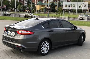 Седан Ford Fusion 2016 в 