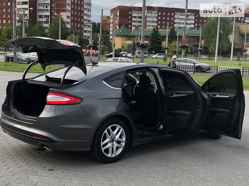 Седан Ford Fusion 2016 в Львові