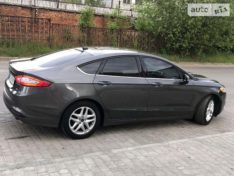 Седан Ford Fusion 2016 в Львові