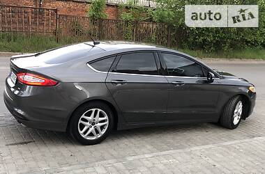 Седан Ford Fusion 2016 в 