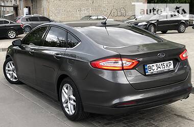Седан Ford Fusion 2016 в 
