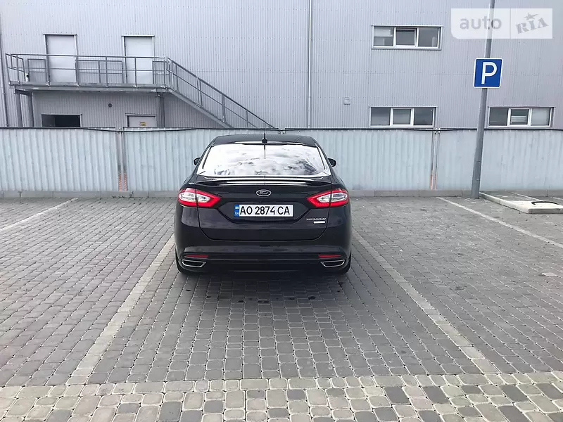 Седан Ford Fusion 2013 в 