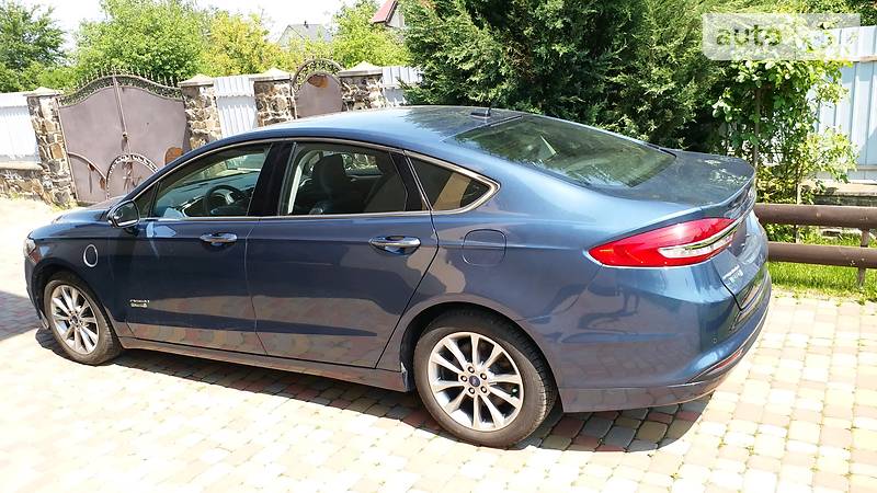 Седан Ford Fusion 2018 в Ровно