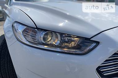 Седан Ford Fusion 2015 в 
