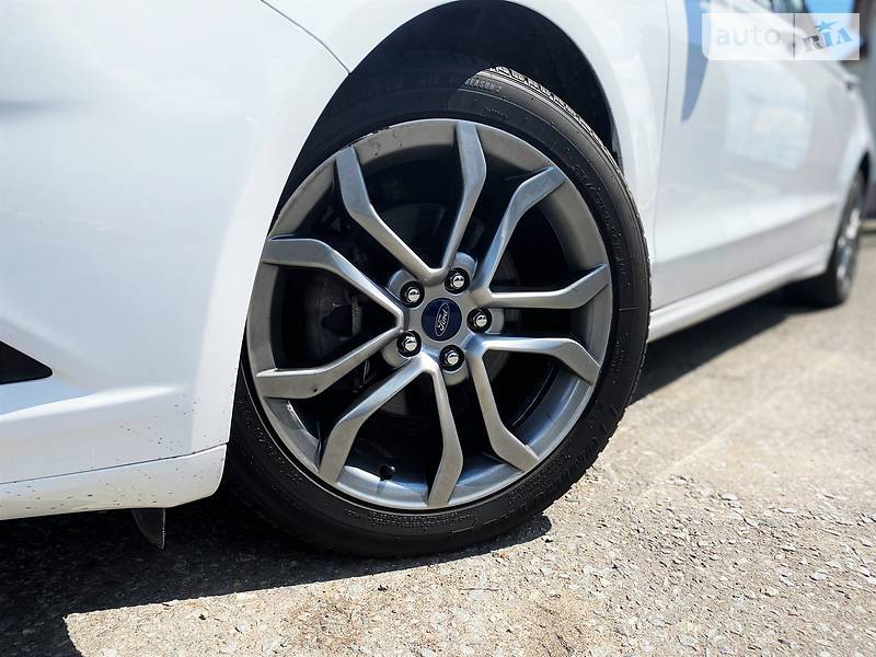 Седан Ford Fusion 2015 в Черновцах