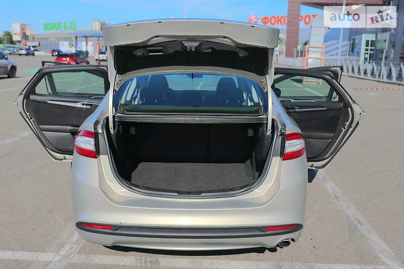 Седан Ford Fusion 2014 в Києві