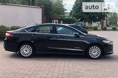 Седан Ford Fusion 2015 в 