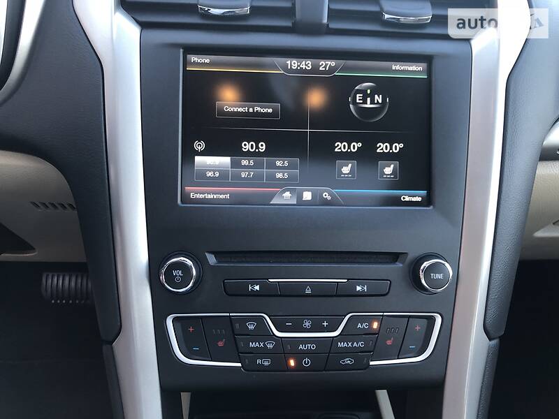 Седан Ford Fusion 2015 в Стрию