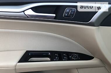 Седан Ford Fusion 2015 в Стрию