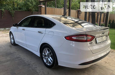 Седан Ford Fusion 2014 в 