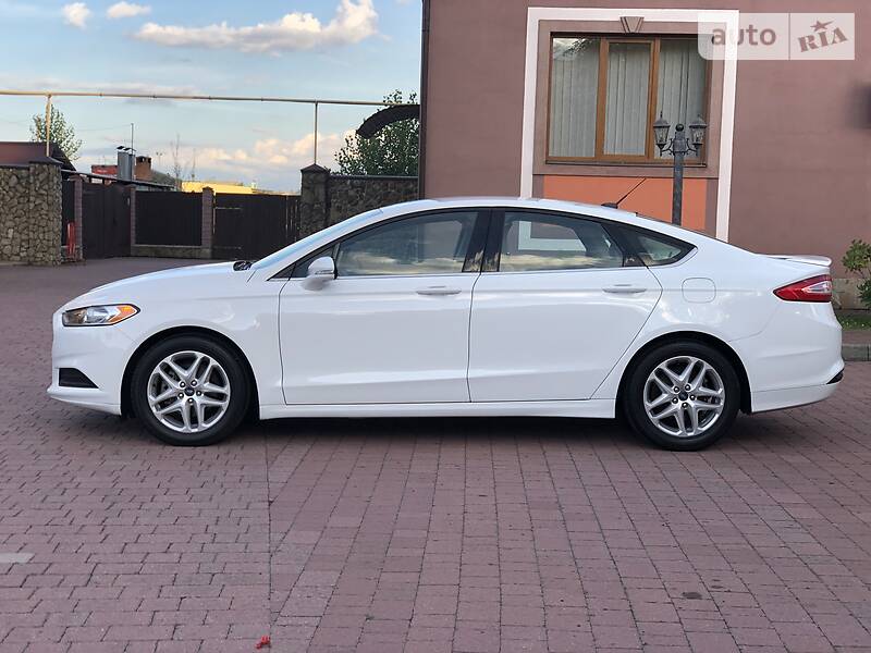 Седан Ford Fusion 2013 в Стрию