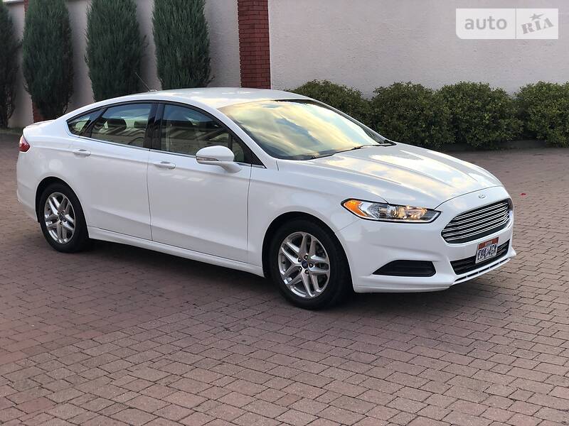 Седан Ford Fusion 2013 в Стрию