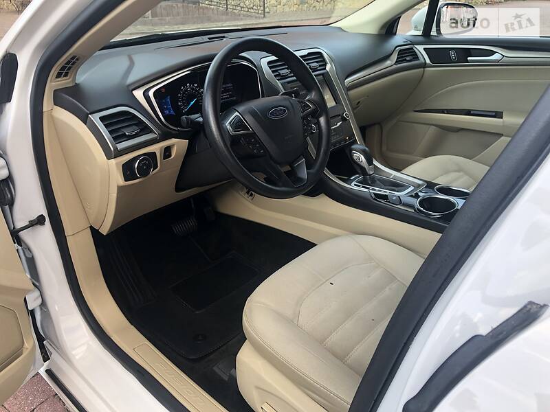 Седан Ford Fusion 2013 в Стрию