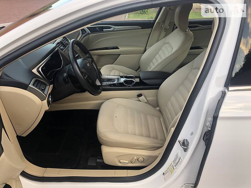 Седан Ford Fusion 2013 в Стрию