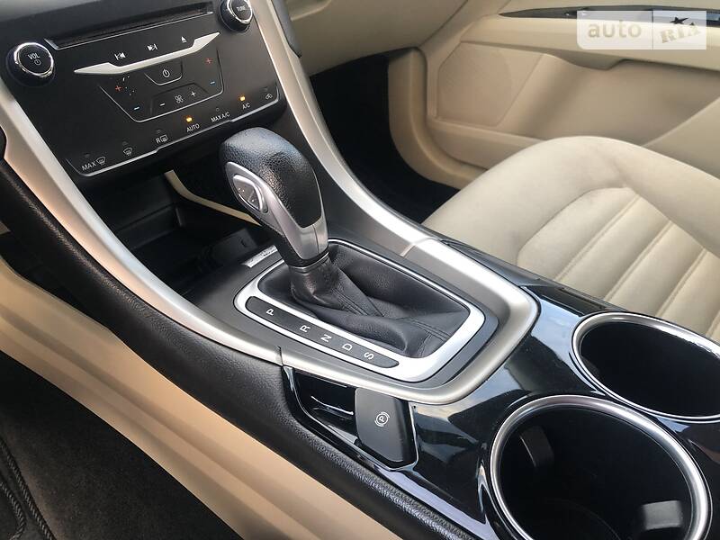 Седан Ford Fusion 2013 в Стрию
