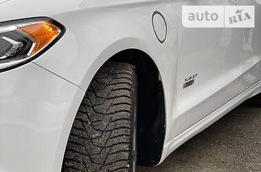 Седан Ford Fusion 2016 в 