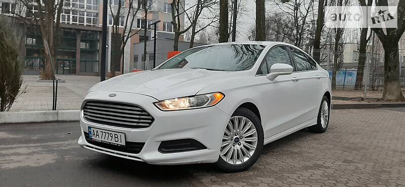 Седан Ford Fusion 2013 в Полтаві