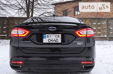 Седан Ford Fusion 2015 в 