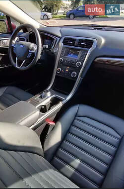 Седан Ford Fusion 2017 в 