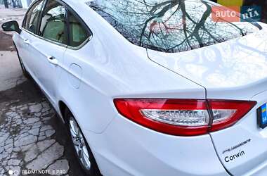 Седан Ford Fusion 2015 в 