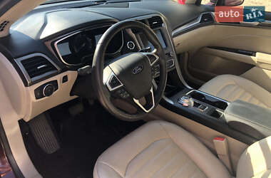 Седан Ford Fusion 2016 в 