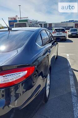 Седан Ford Fusion 2014 в 