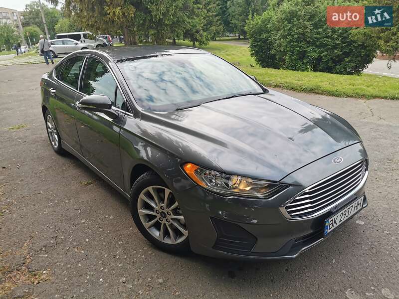 Седан Ford Fusion 2018 в Ровно