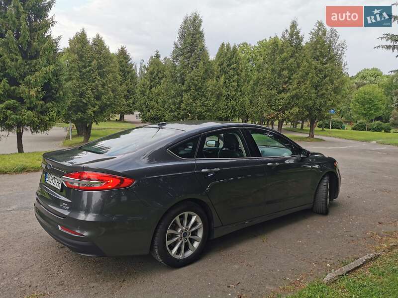 Седан Ford Fusion 2018 в Ровно