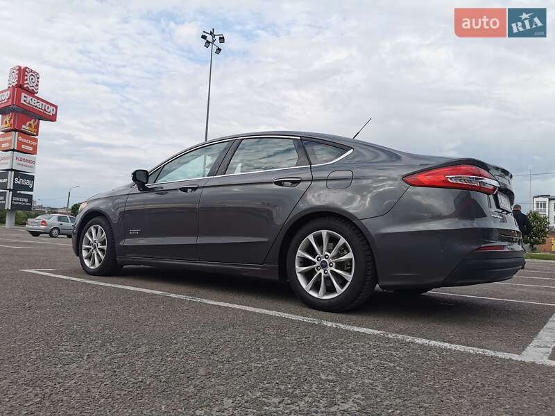 Седан Ford Fusion 2018 в Ровно