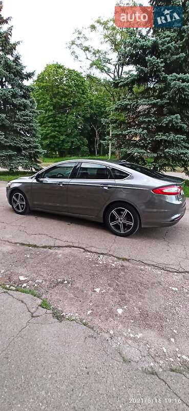 Седан Ford Fusion 2013 в 