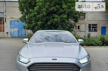 Седан Ford Fusion 2016 в 