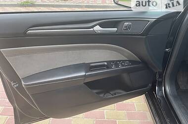 Седан Ford Fusion 2017 в 