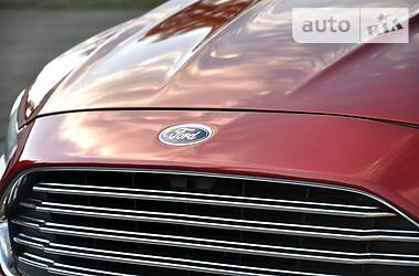 Седан Ford Fusion 2015 в 