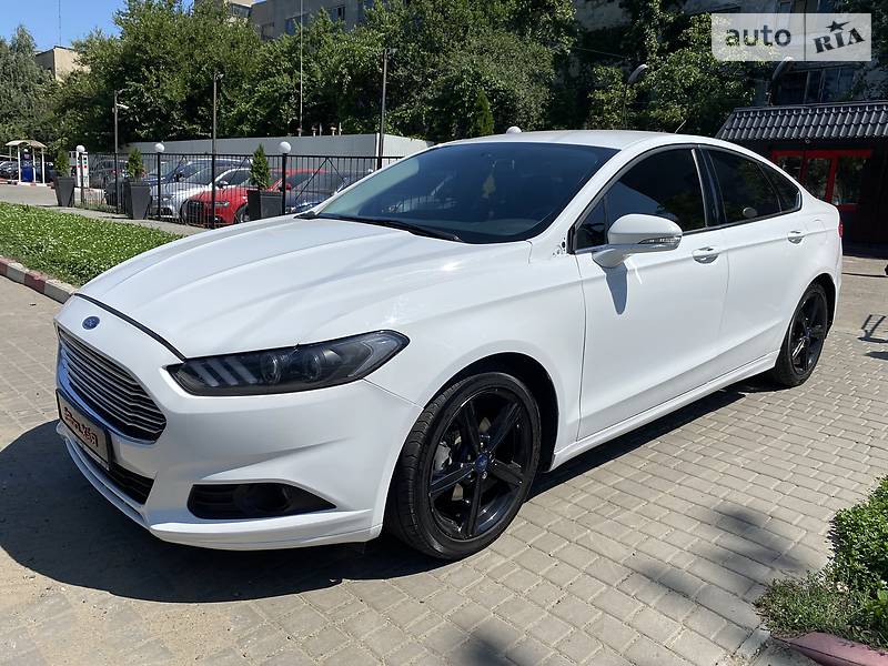 Седан Ford Fusion 2016 в 