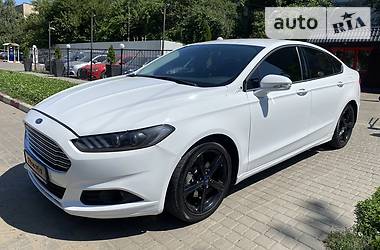 Седан Ford Fusion 2016 в 