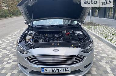 Седан Ford Fusion 2016 в 