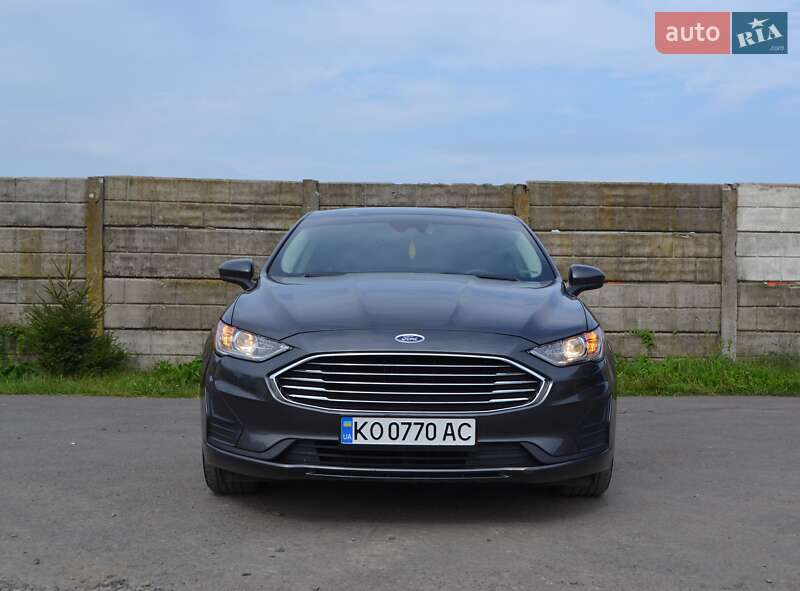 Седан Ford Fusion 2020 в Иршаве