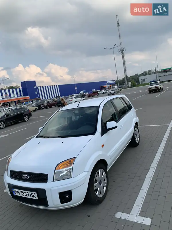 Хэтчбек Ford Fusion 2010 в 