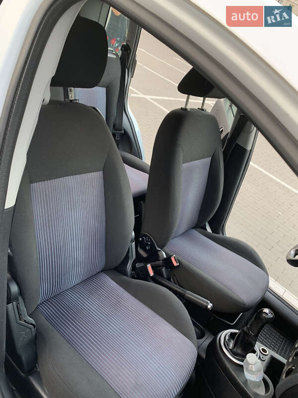 Хэтчбек Ford Fusion 2010 в Сумах