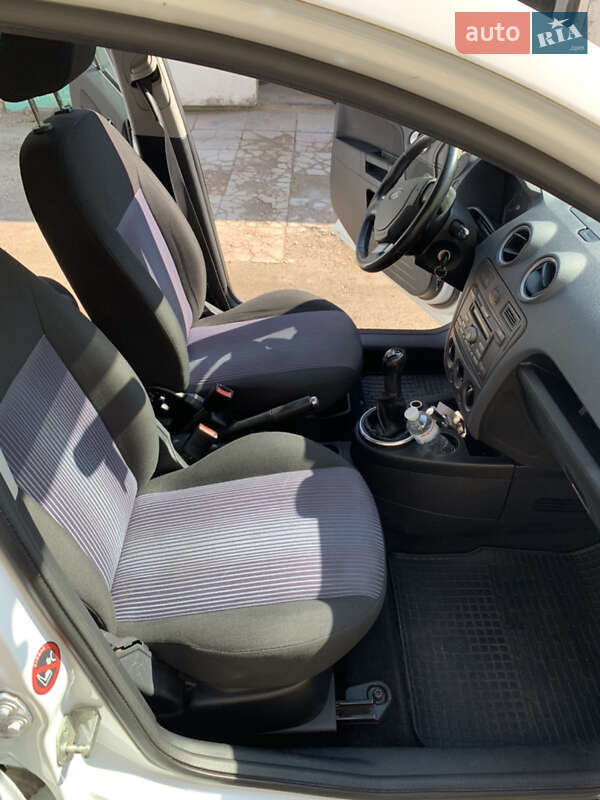 Хэтчбек Ford Fusion 2010 в Сумах