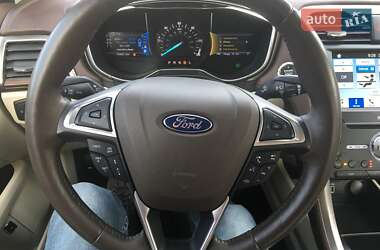 Седан Ford Fusion 2016 в 
