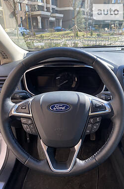 Седан Ford Fusion 2019 в Вишневом