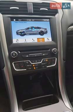 Седан Ford Fusion 2017 в 