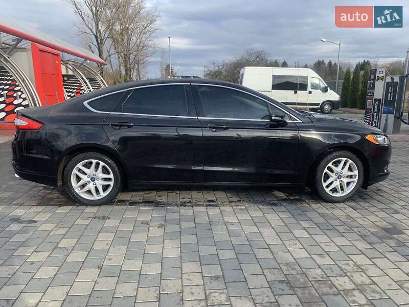 Седан Ford Fusion 2013 в Самборе