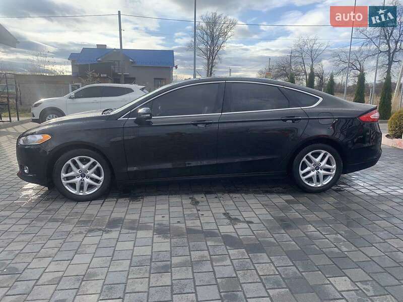 Седан Ford Fusion 2013 в Самборе