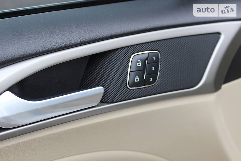 Седан Ford Fusion 2012 в Одесі