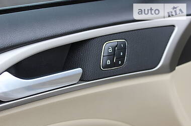 Седан Ford Fusion 2012 в 