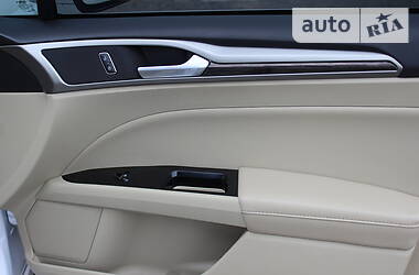 Седан Ford Fusion 2012 в 
